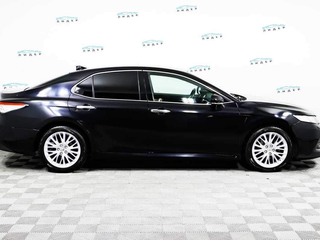 Б/У Тойота Камри 2018 года. Фото: #3