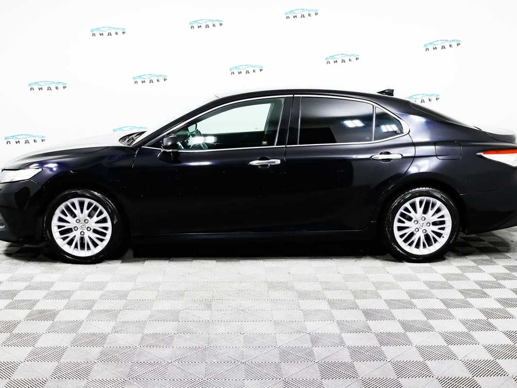 Б/У Тойота Камри 2018 года. Фото: #7