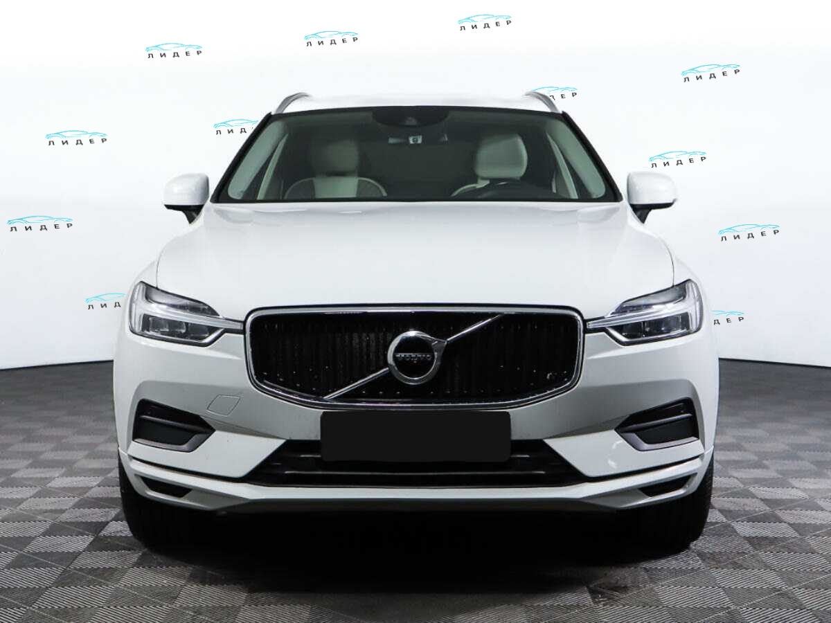 Б/У Вольво ИксЦ60 2018 года. Фото: #1