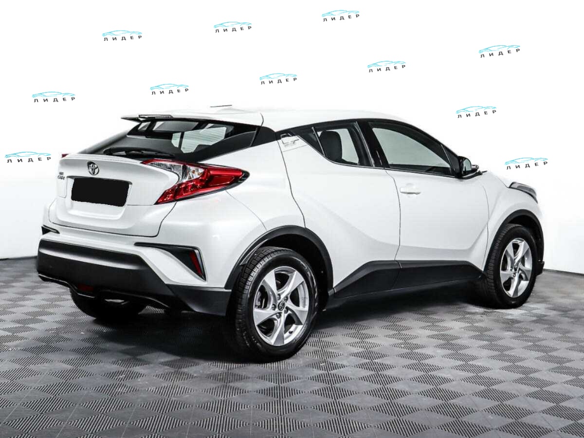 Б/У Тойота Ц-ШР 2018 года. Фото: #4