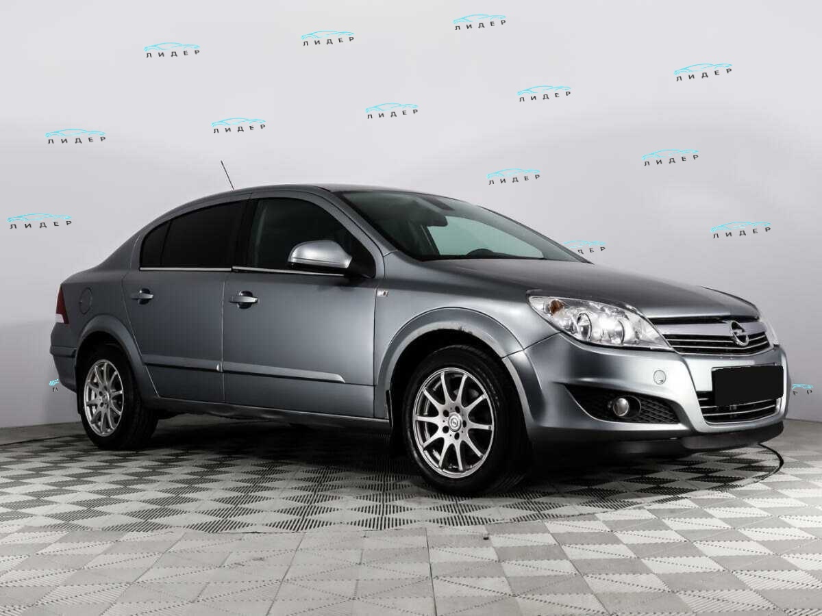 Б/У Опель Астра 2010 года. Фото: #2