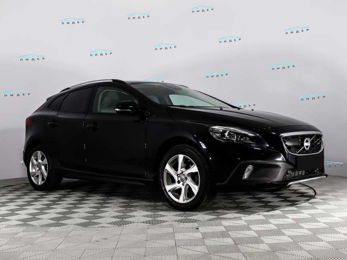 Б/У Вольво В40 Кросс Кантри 2013 года. Фото: #2
