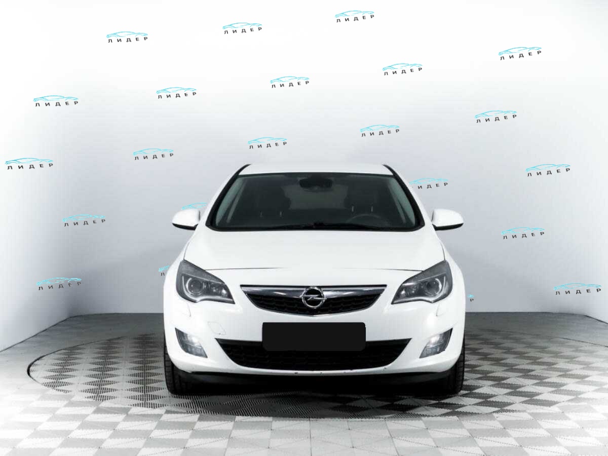 Б/У Опель Астра 2011 года. Фото: #1
