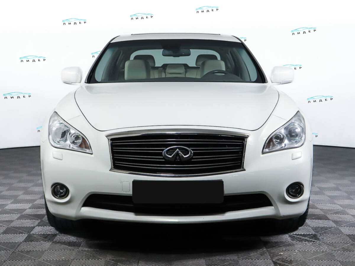 Б/У Инфинити М 2012 года. Фото: #1