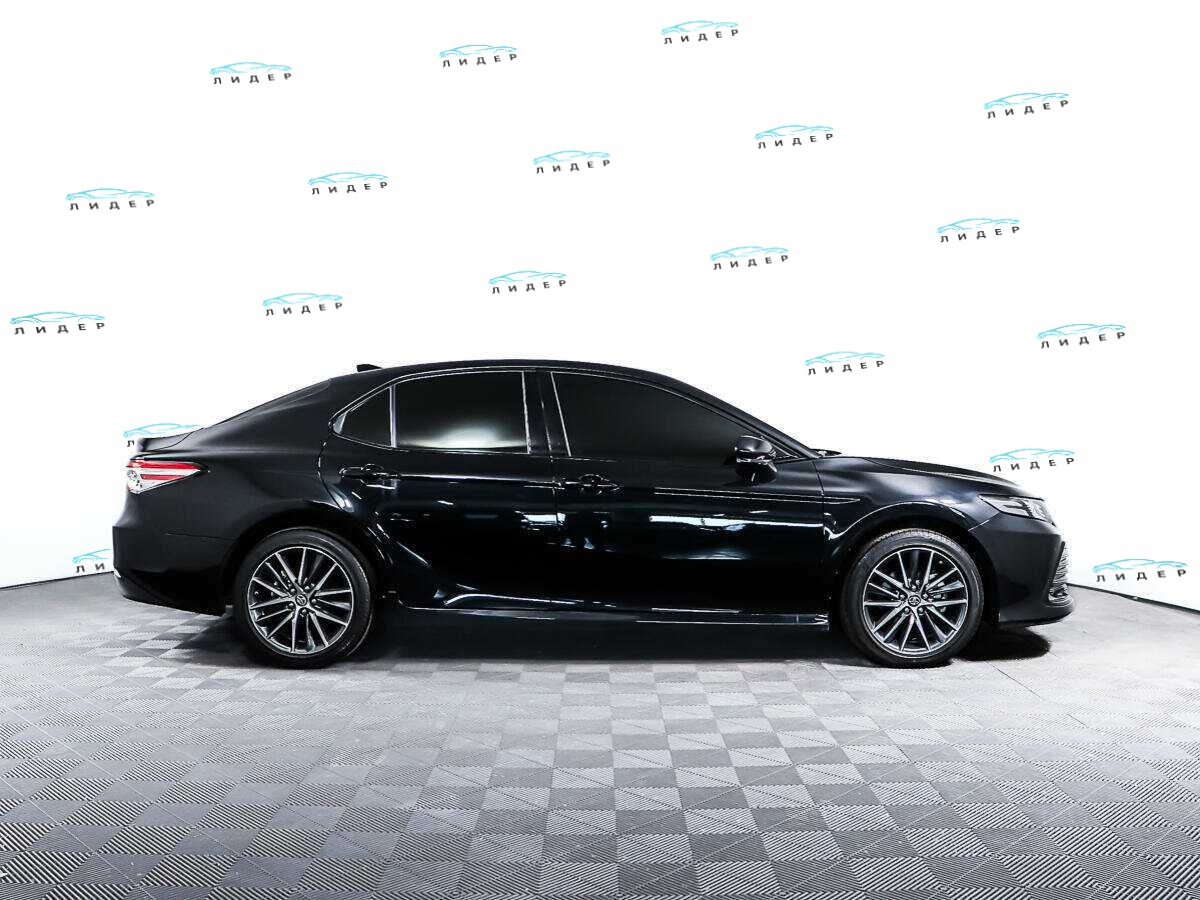 Б/У Тойота Камри 2023 года. Фото: #3