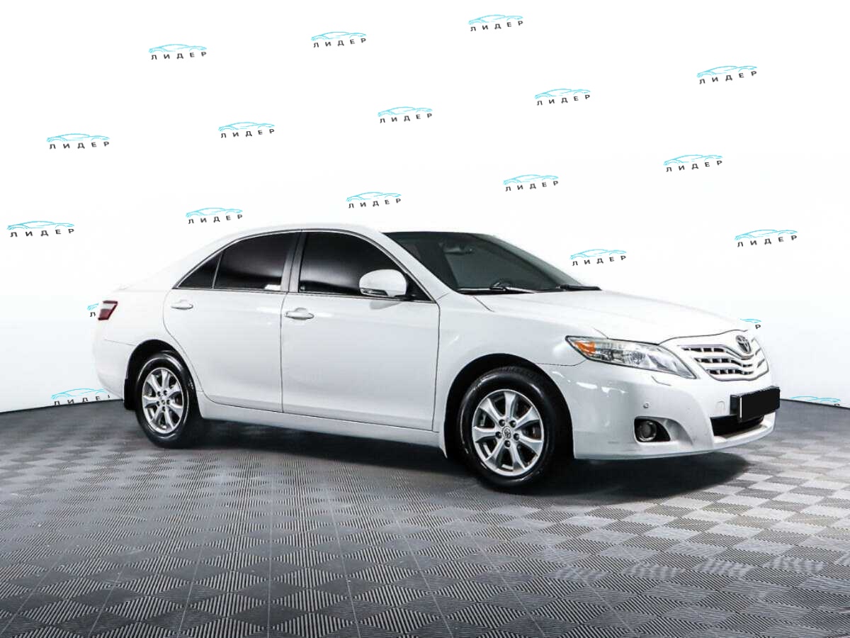 Б/У Тойота Камри 2010 года. Фото: #2