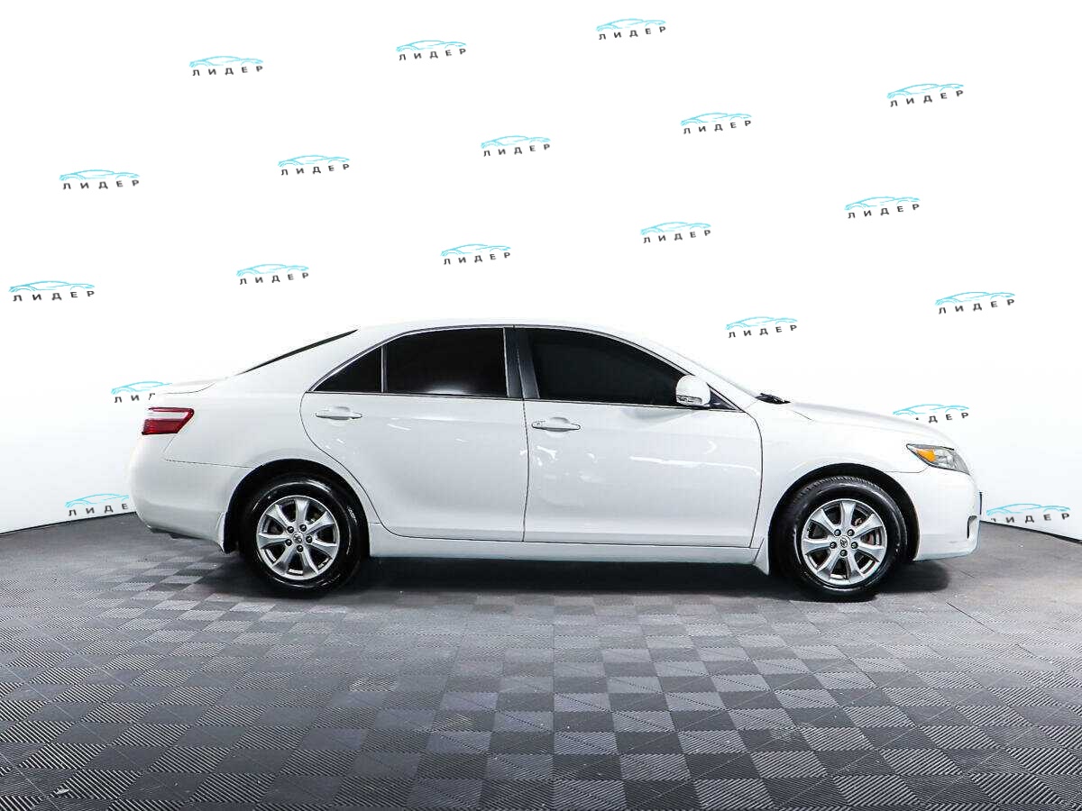 Б/У Тойота Камри 2010 года. Фото: #3