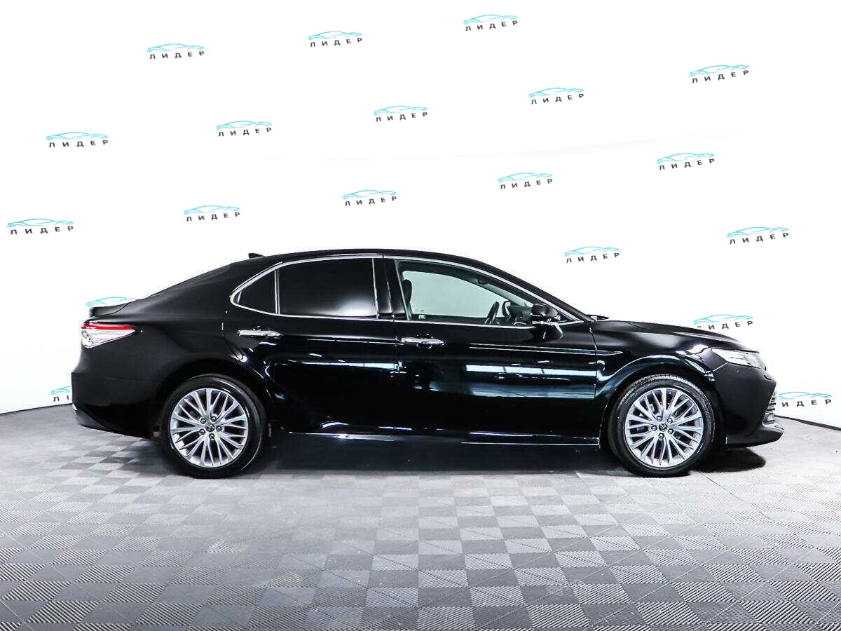 Б/У Тойота Камри 2019 года. Фото: #3