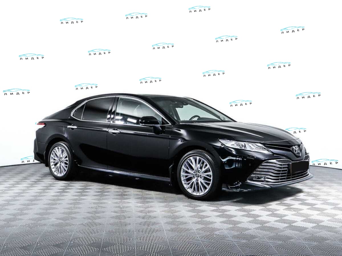 Б/У Тойота Камри 2018 года. Фото: #2