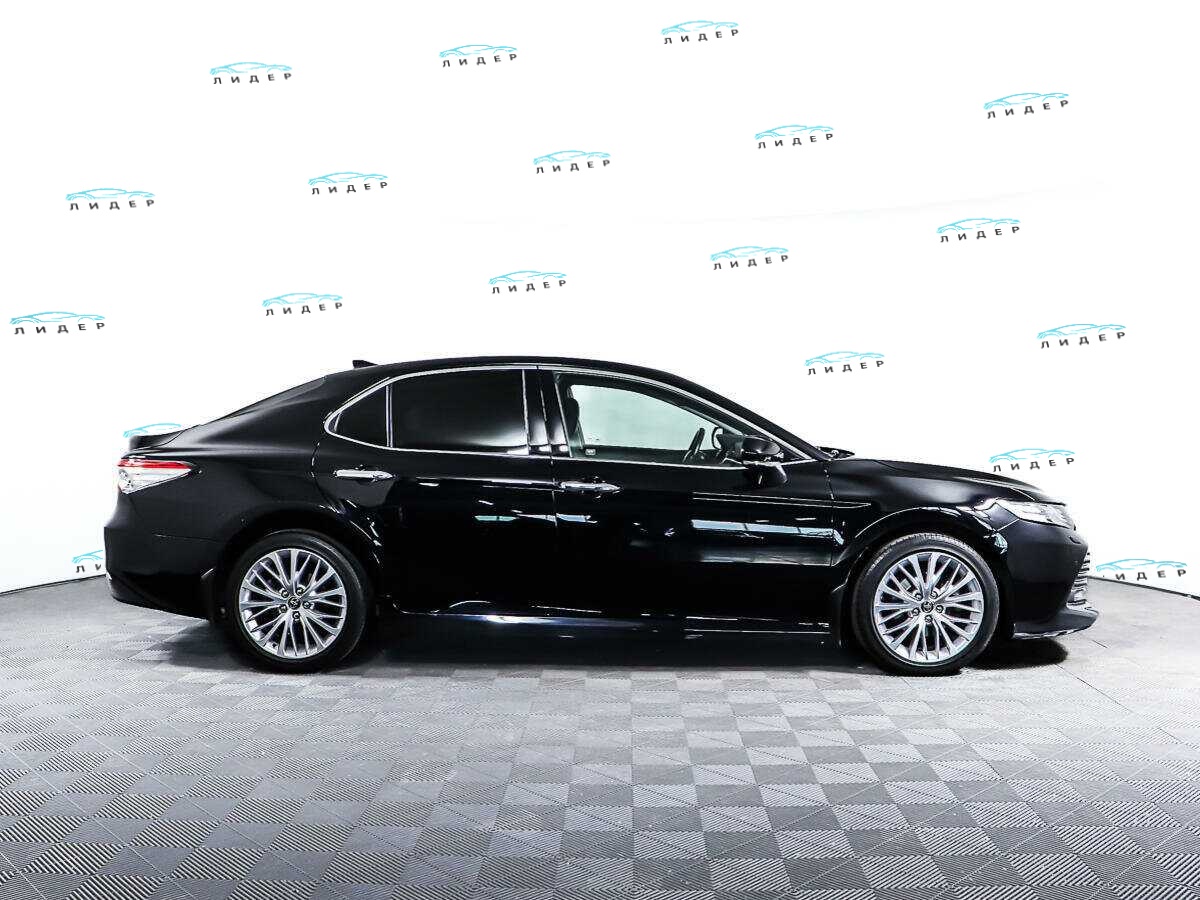 Б/У Тойота Камри 2018 года. Фото: #3