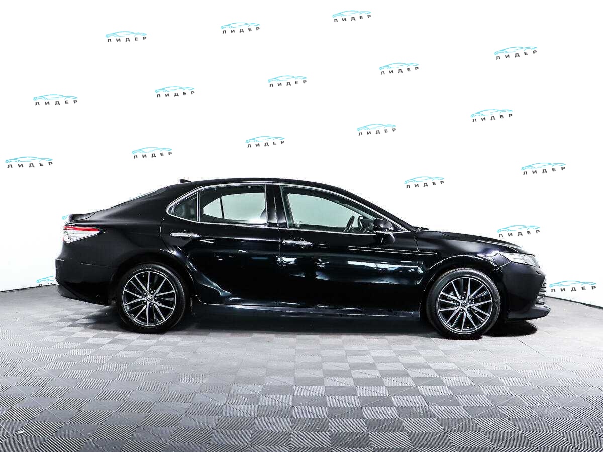 Б/У Тойота Камри 2018 года. Фото: #3