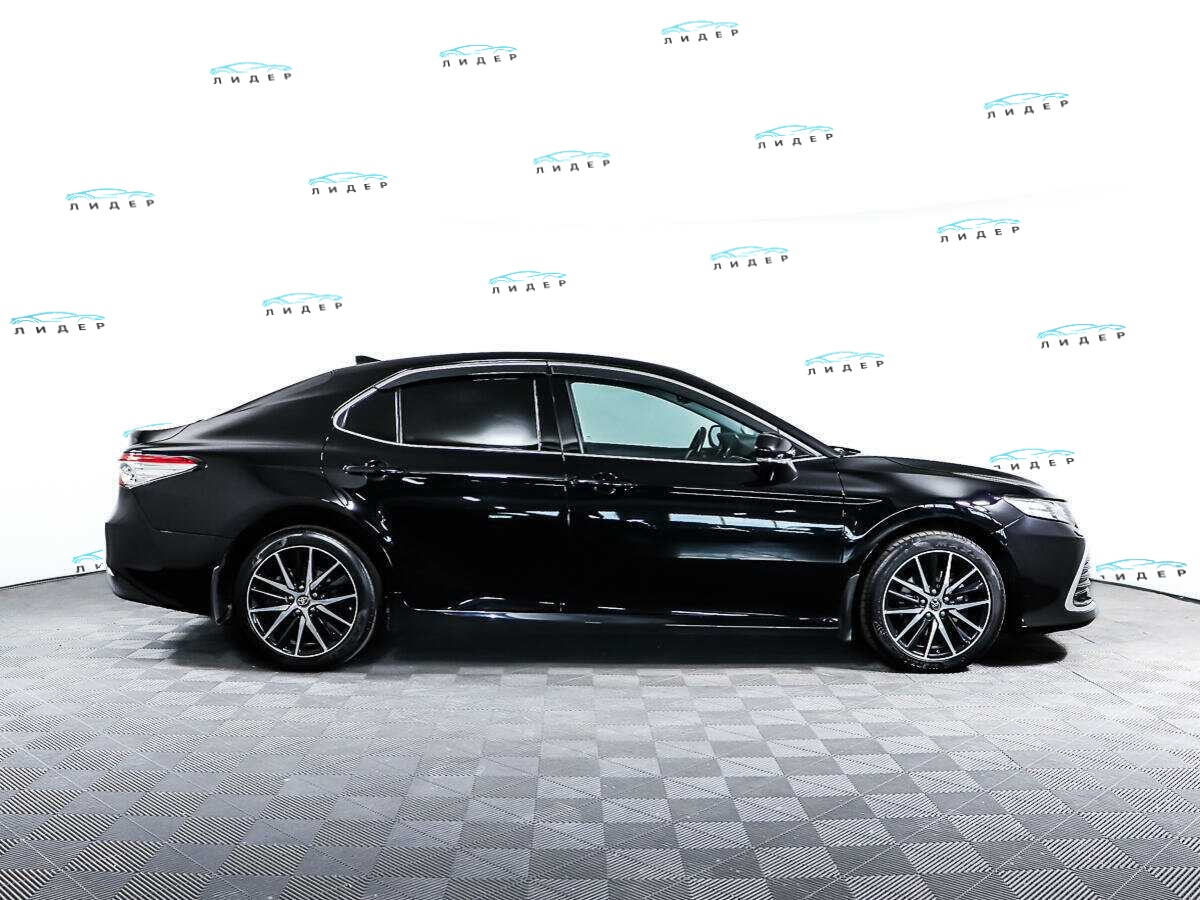 Б/У Тойота Камри 2021 года. Фото: #3