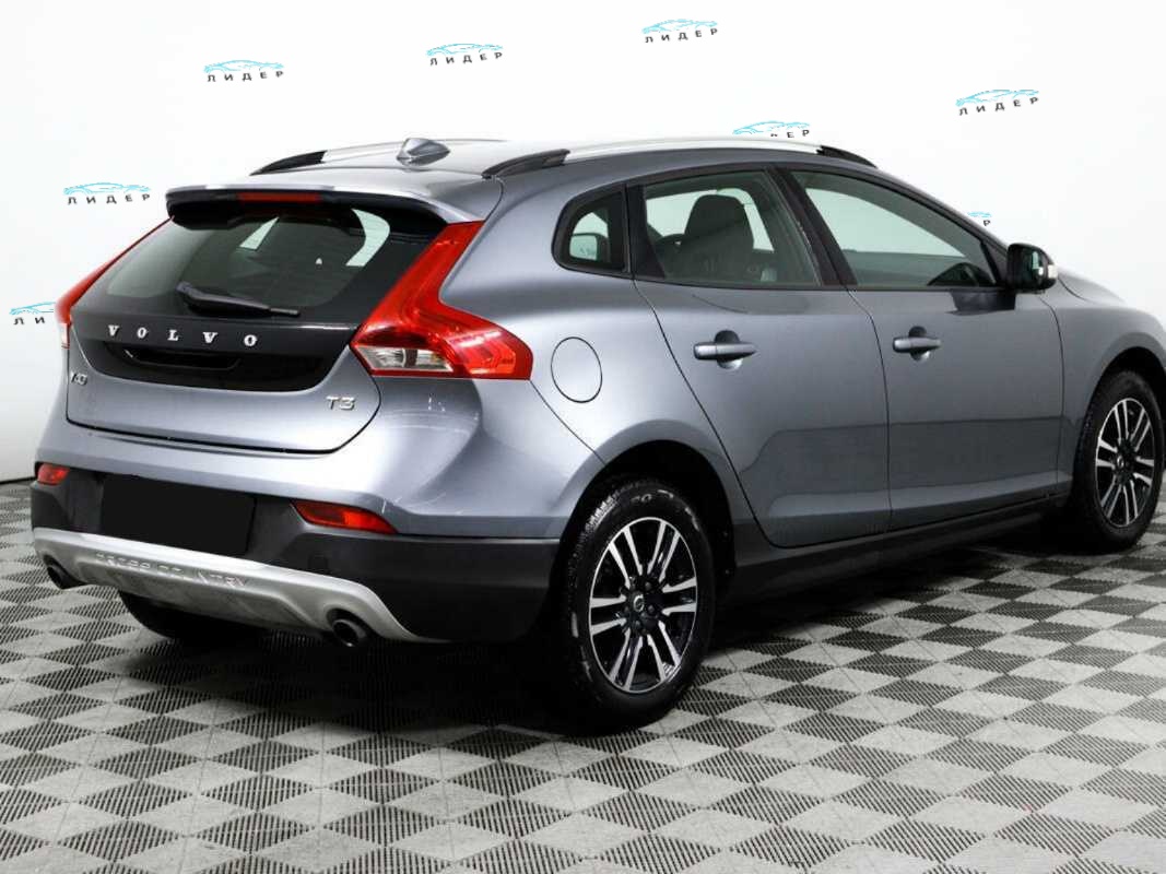 Б/У Вольво В40 Кросс Кантри 2017 года. Фото: #4