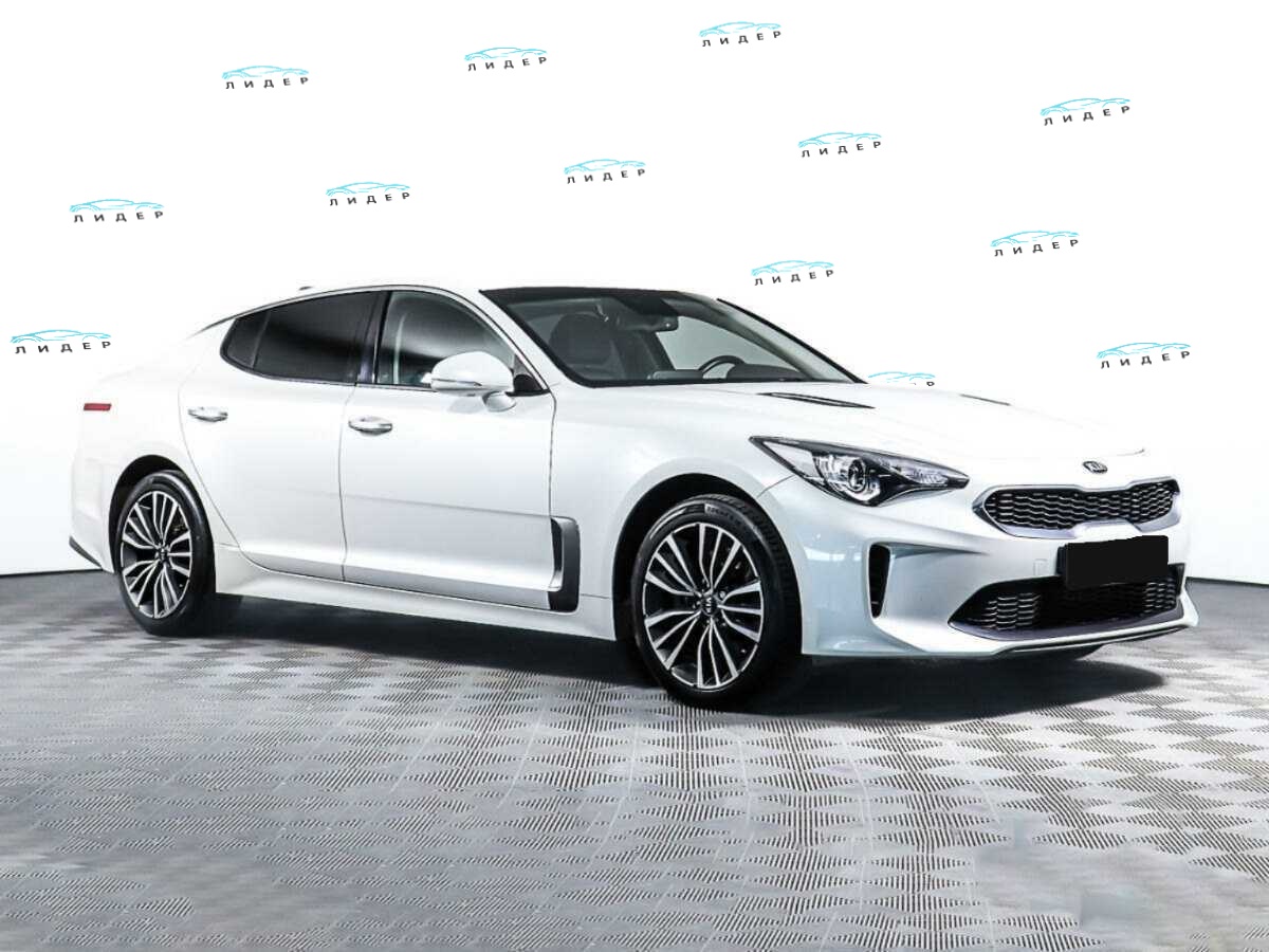 Б/У Киа Стингер 2018 года. Фото: #2