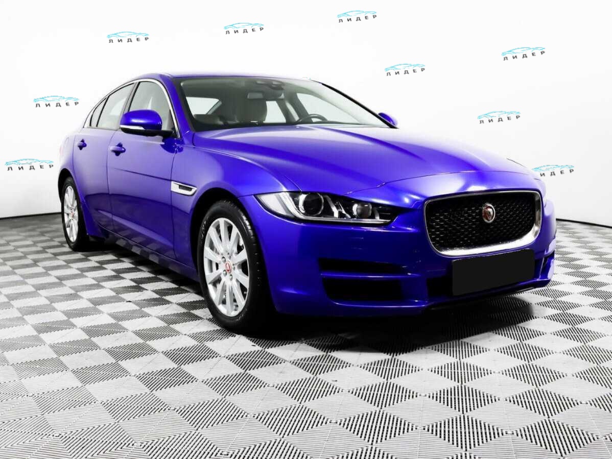 Б/У Ягуар ИксЕ 2018 года. Фото: #2