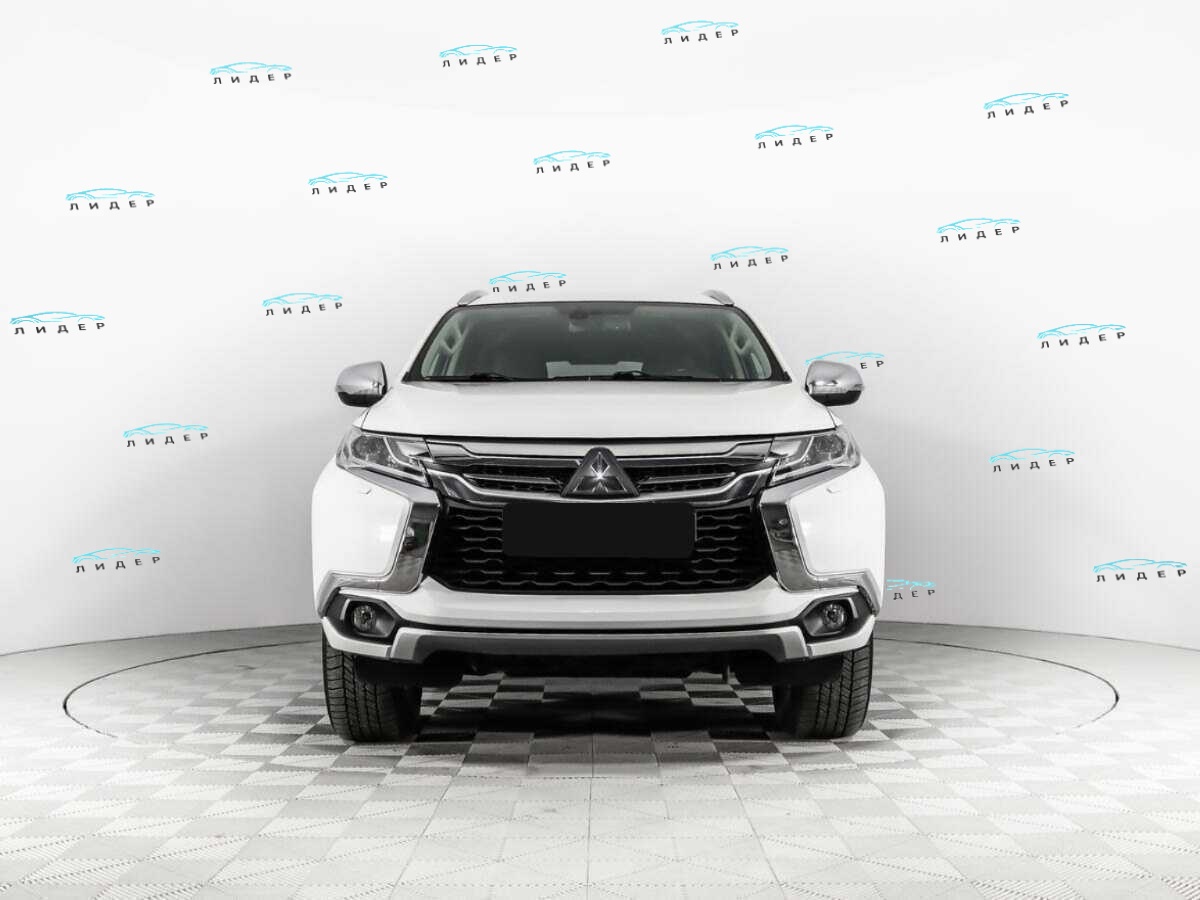 Mitsubishi Pajero Sport 2017 года с пробегом. Фото: #1