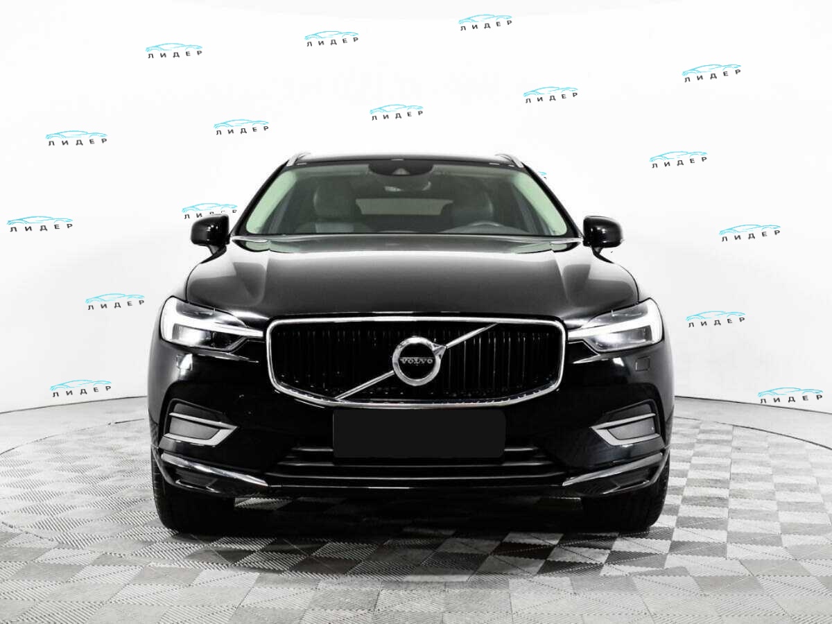 Б/У Вольво ИксЦ60 2021 года. Фото: #1