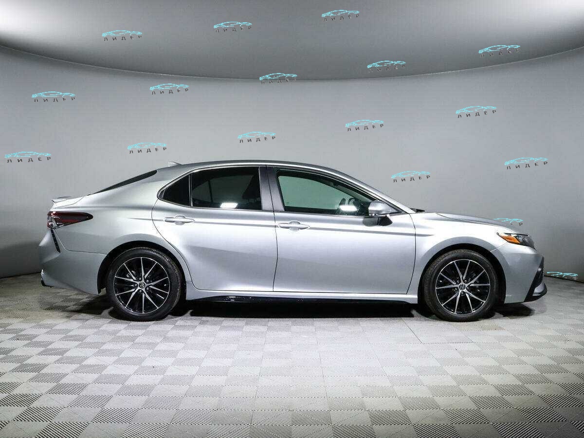 Б/У Тойота Камри 2022 года. Фото: #3