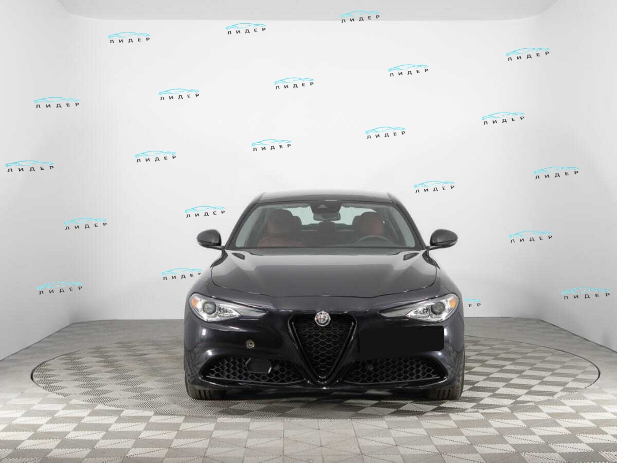 Б/У Альфа Ромео Гьюлиа 2021 года. Фото: #1