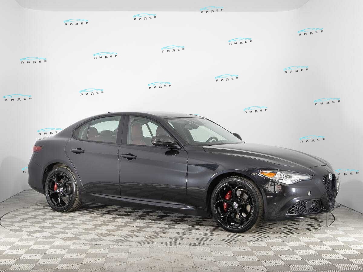 Б/У Альфа Ромео Гьюлиа 2021 года. Фото: #2