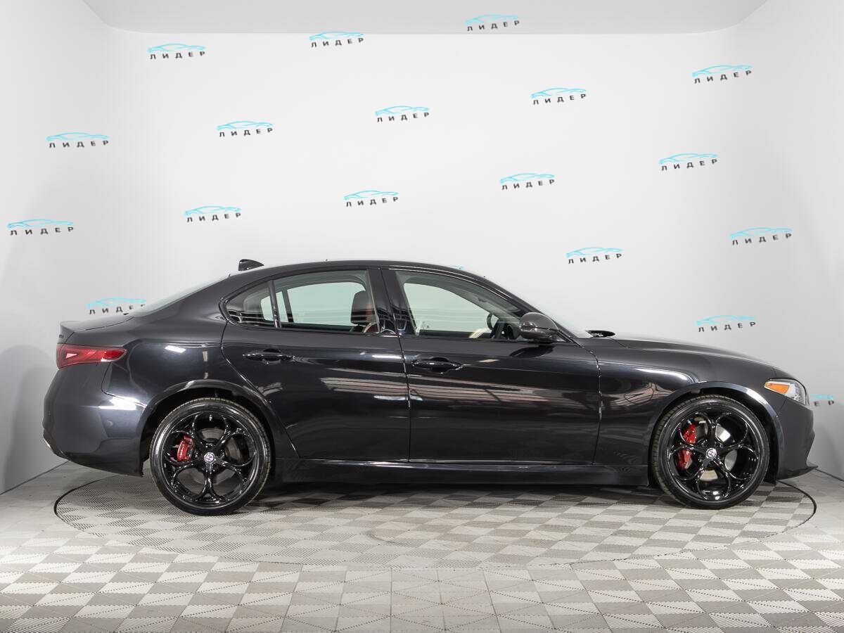 Б/У Альфа Ромео Гьюлиа 2021 года. Фото: #3