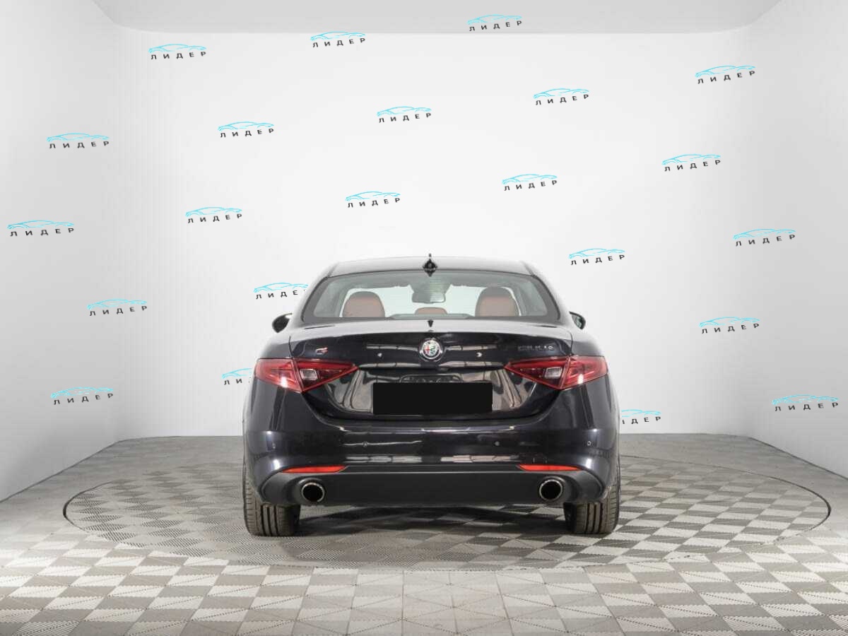 Б/У Альфа Ромео Гьюлиа 2021 года. Фото: #5