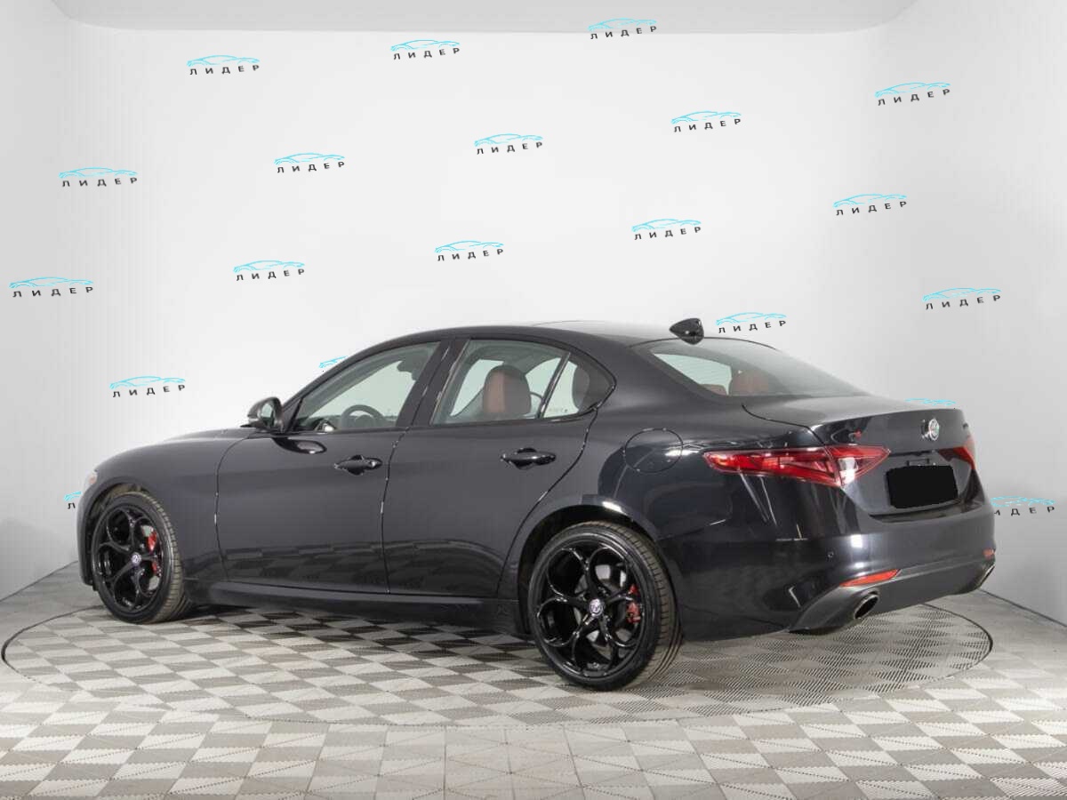 Б/У Альфа Ромео Гьюлиа 2021 года. Фото: #6