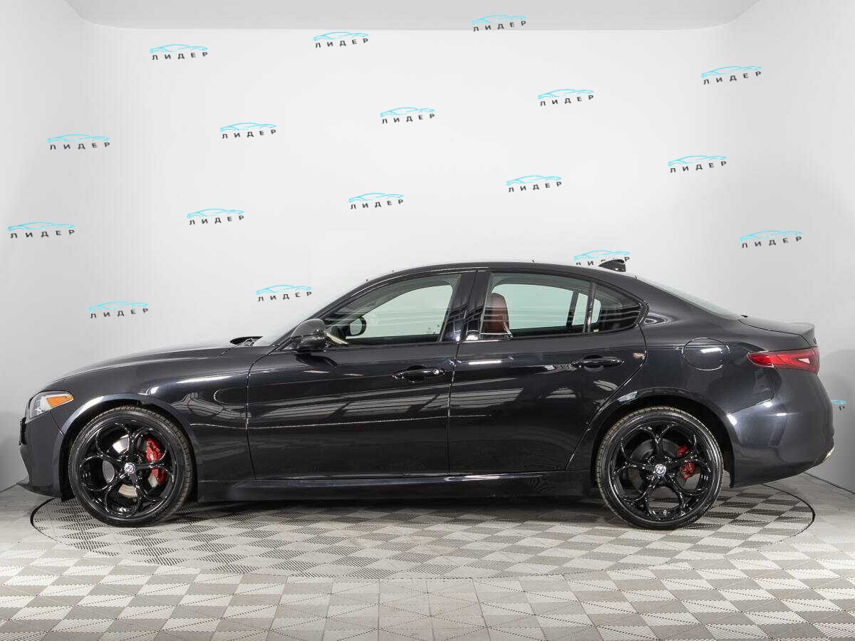 Б/У Альфа Ромео Гьюлиа 2021 года. Фото: #7