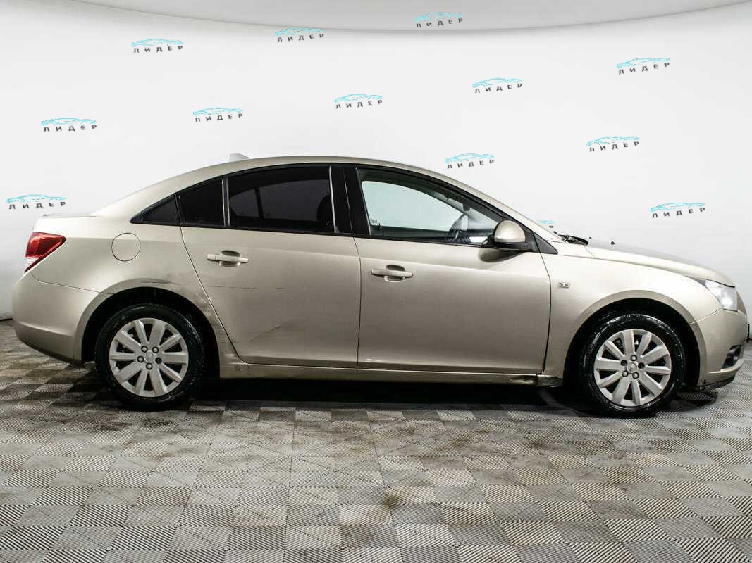 Б/У Шевроле Круз 2010 года. Фото: #3