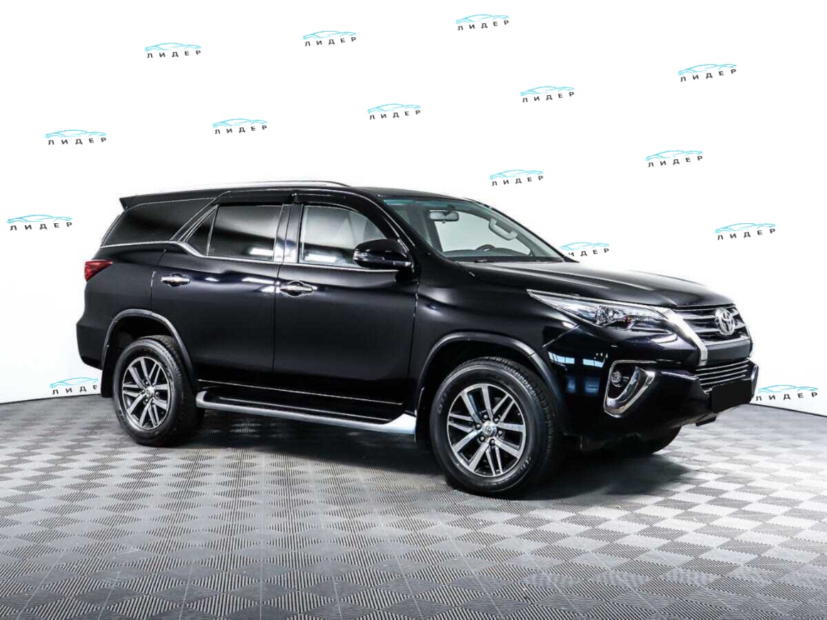 Б/У Тойота Фортюнер 2017 года. Фото: #2