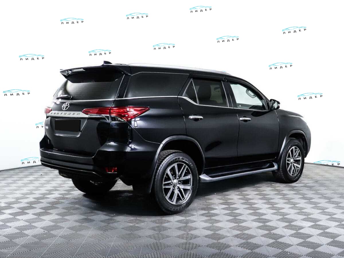 Б/У Тойота Фортюнер 2017 года. Фото: #4