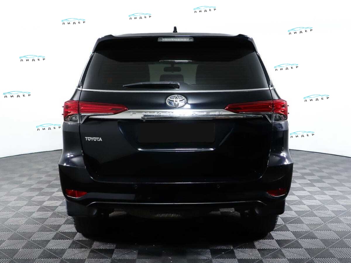 Б/У Тойота Фортюнер 2017 года. Фото: #5