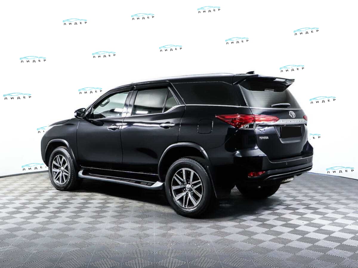 Б/У Тойота Фортюнер 2017 года. Фото: #6