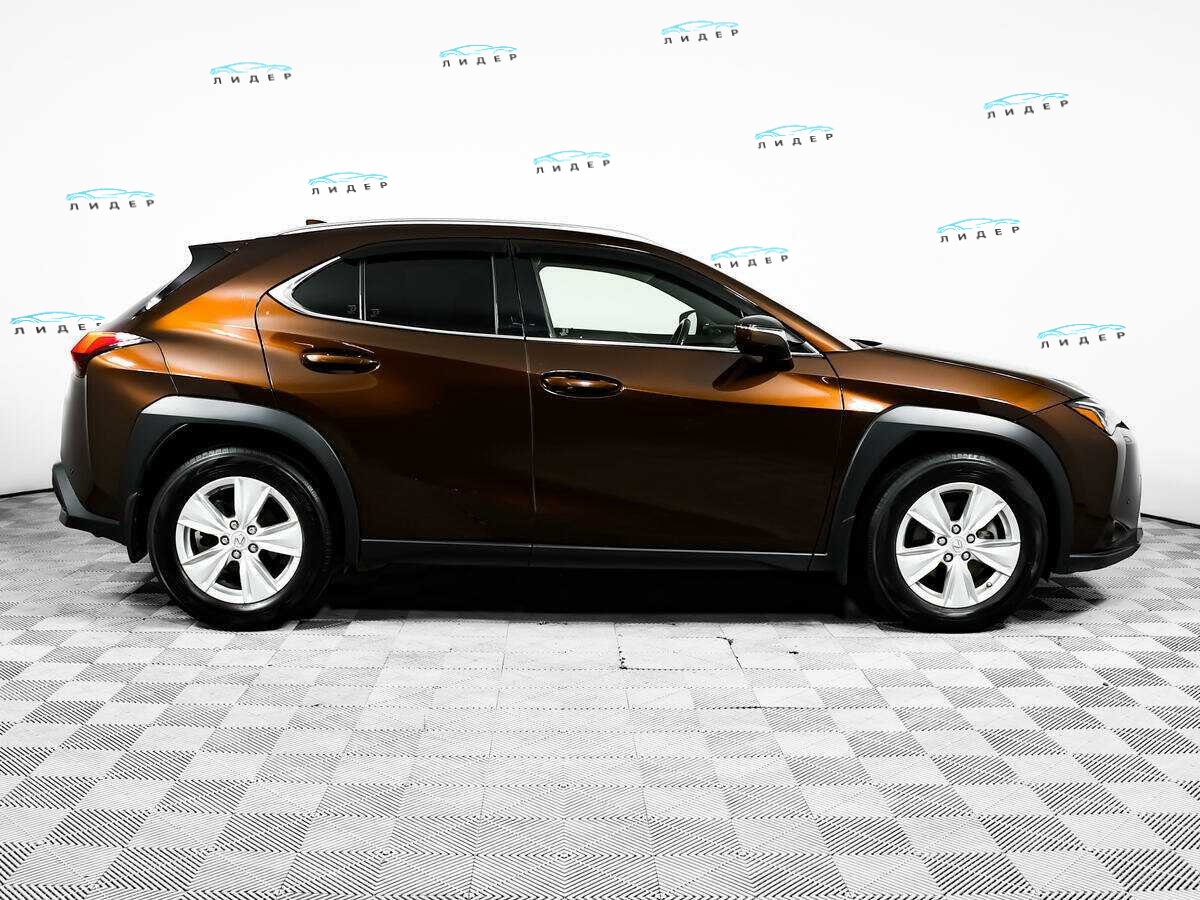 Б/У Лексус У-Икс 2019 года. Фото: #3