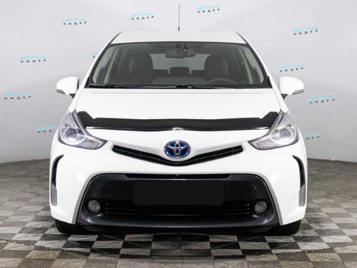 Б/У Тойота Приус в (+) 2015 года. Фото: #1