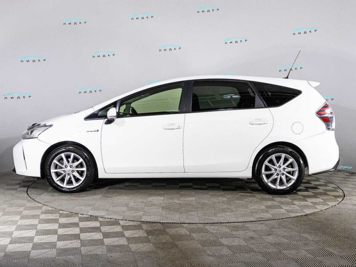 Б/У Тойота Приус в (+) 2015 года. Фото: #7