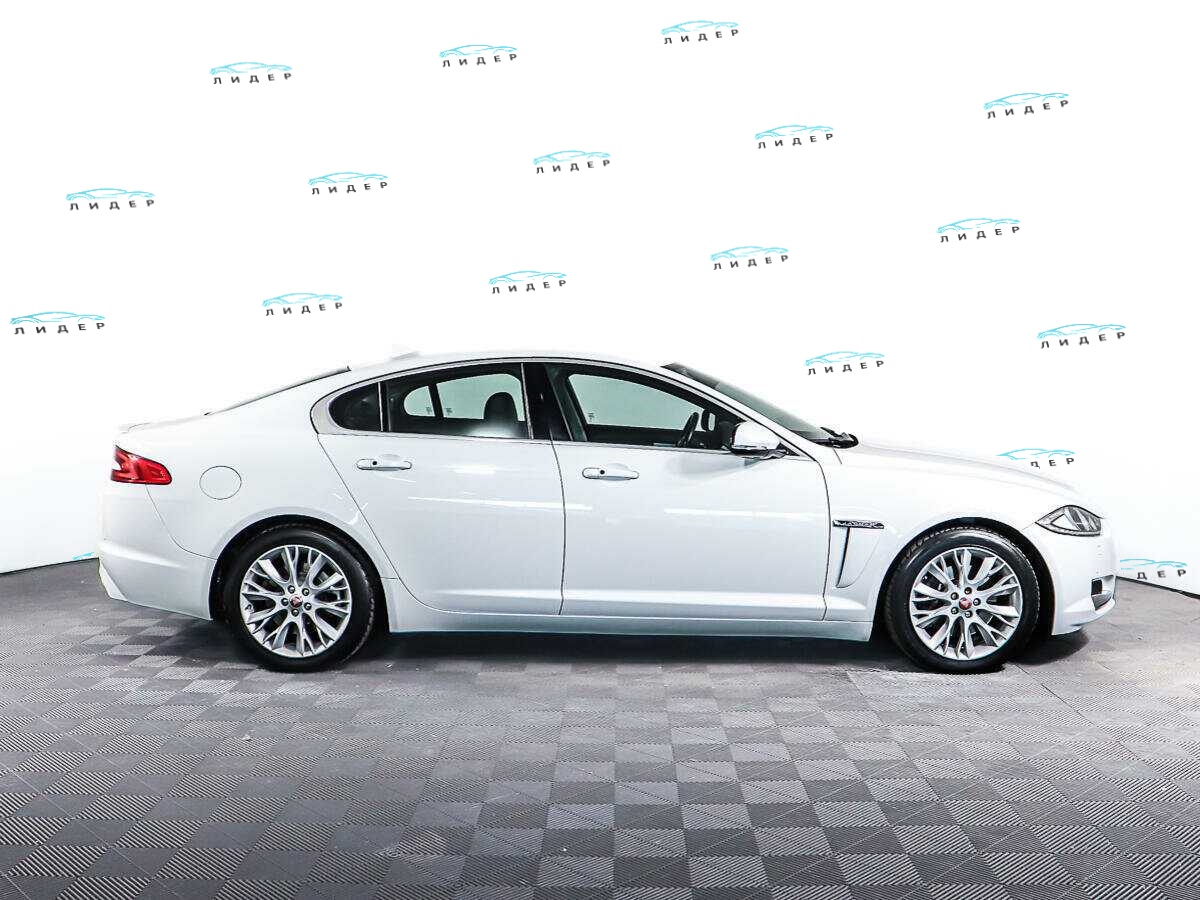 Б/У Ягуар ИксФ 2014 года. Фото: #3