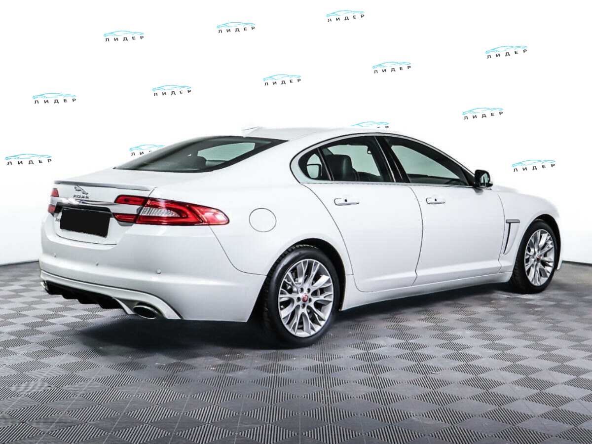 Б/У Ягуар ИксФ 2014 года. Фото: #4