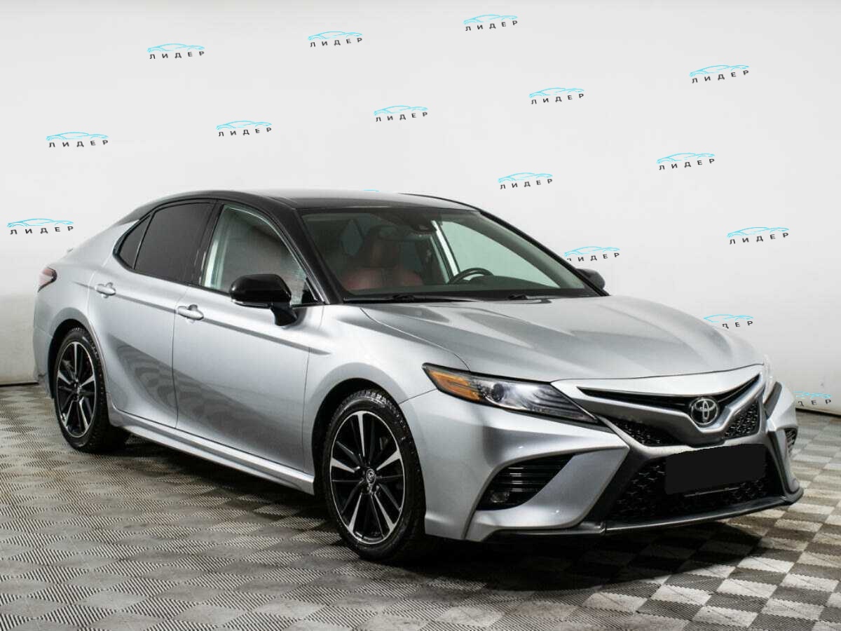 Б/У Тойота Камри 2019 года. Фото: #2