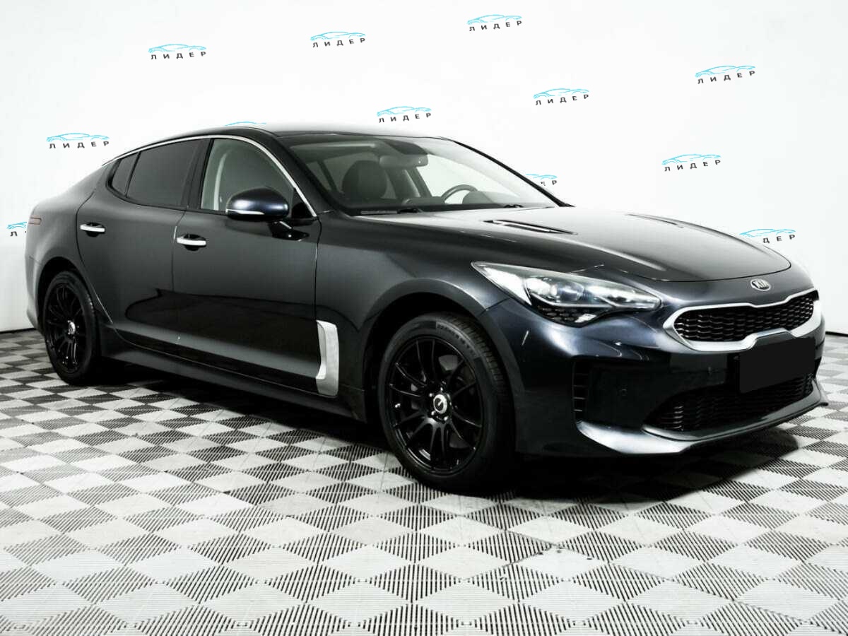 Б/У Киа Стингер 2018 года. Фото: #2