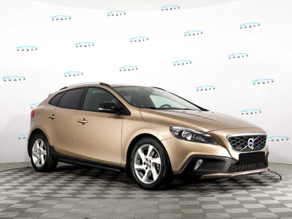 Б/У Вольво В40 Кросс Кантри 2014 года. Фото: #2