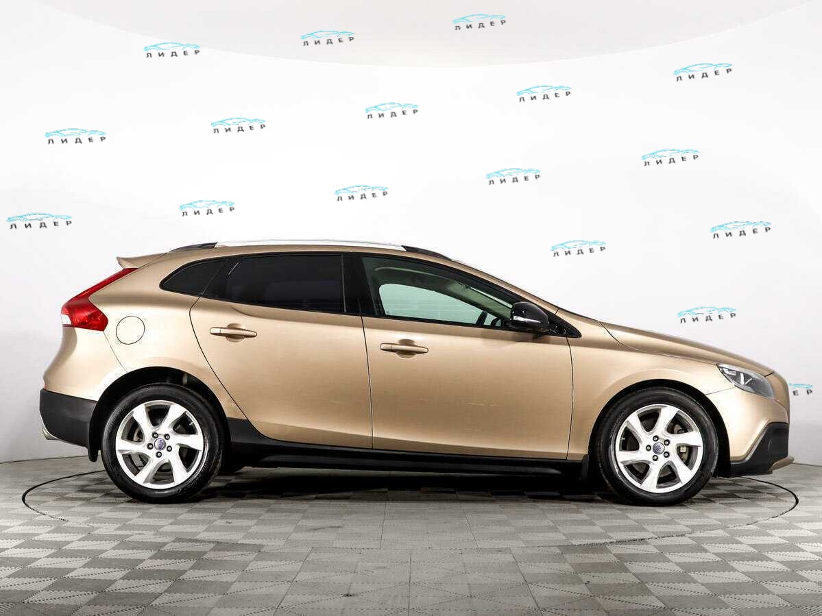 Б/У Вольво В40 Кросс Кантри 2014 года. Фото: #3