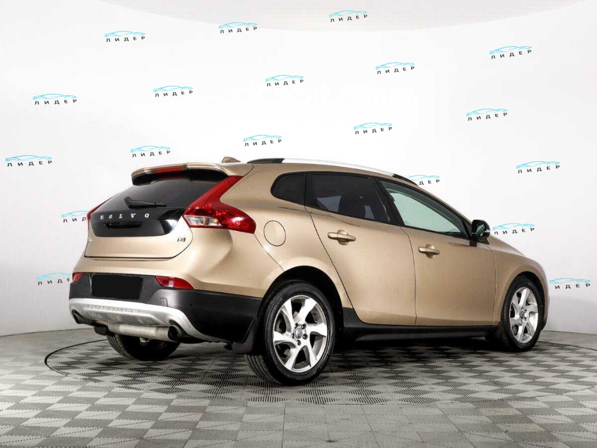 Б/У Вольво В40 Кросс Кантри 2014 года. Фото: #4