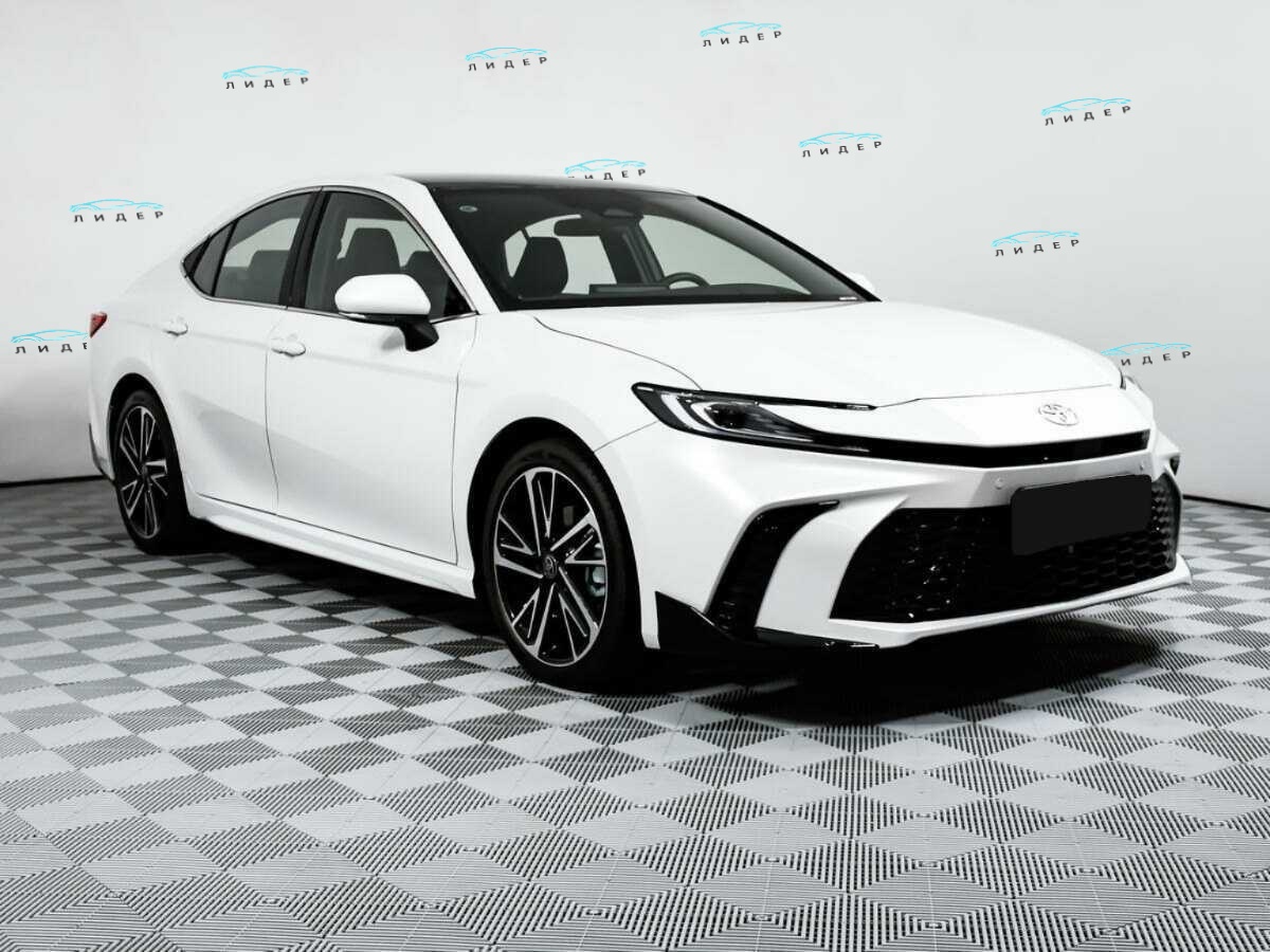 Б/У Тойота Камри 2024 года. Фото: #2