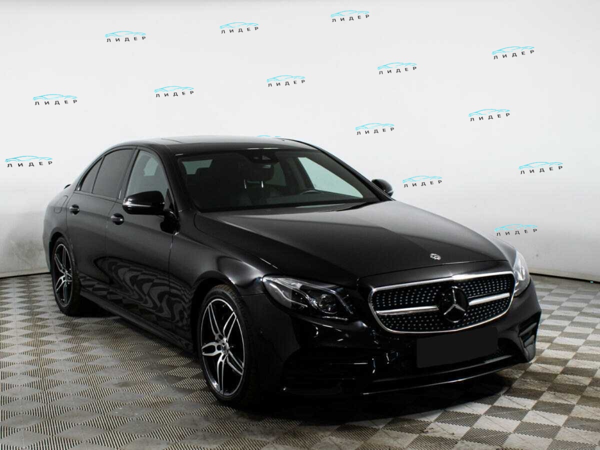 Б/У Мерседес-Бенц Е-Класс 2017 года. Фото: #2