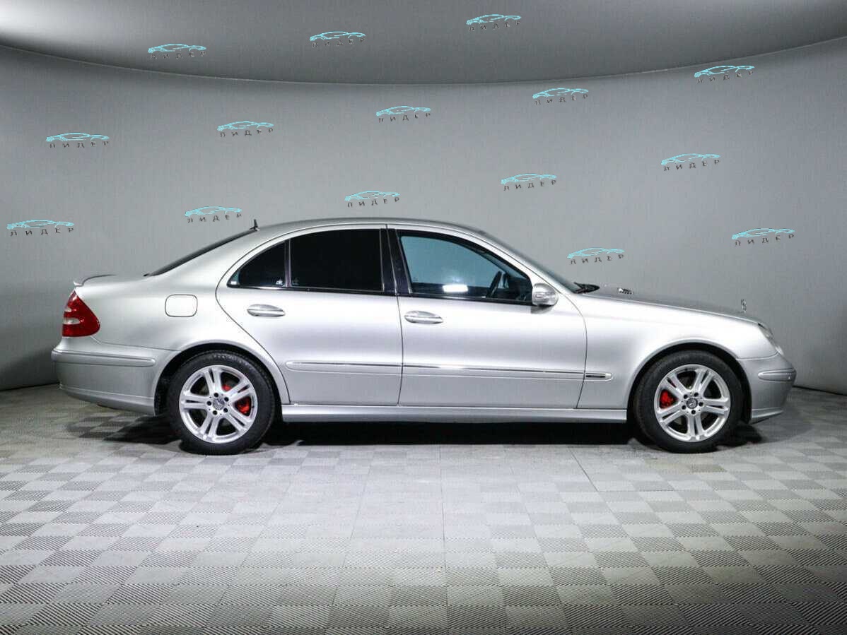 Б/У Мерседес-Бенц Е-Класс 2005 года. Фото: #2