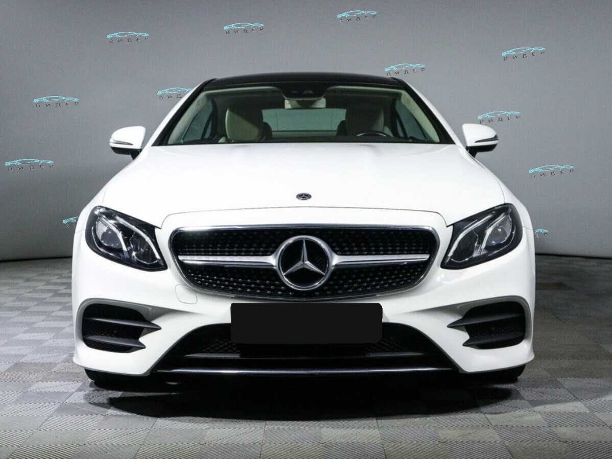 Б/У Мерседес-Бенц Е-Класс 2018 года. Фото: #1