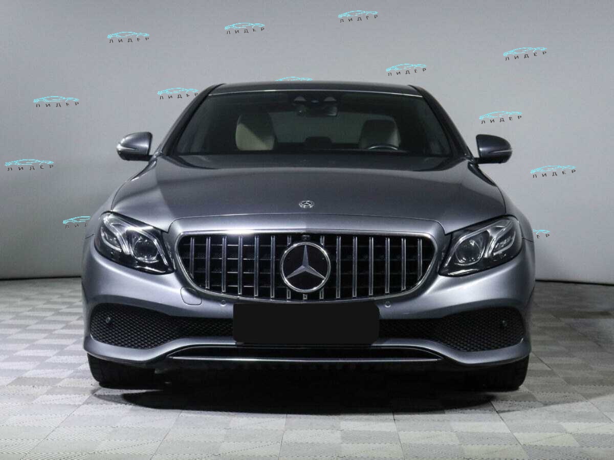 Б/У Мерседес-Бенц Е-Класс 2018 года. Фото: #1