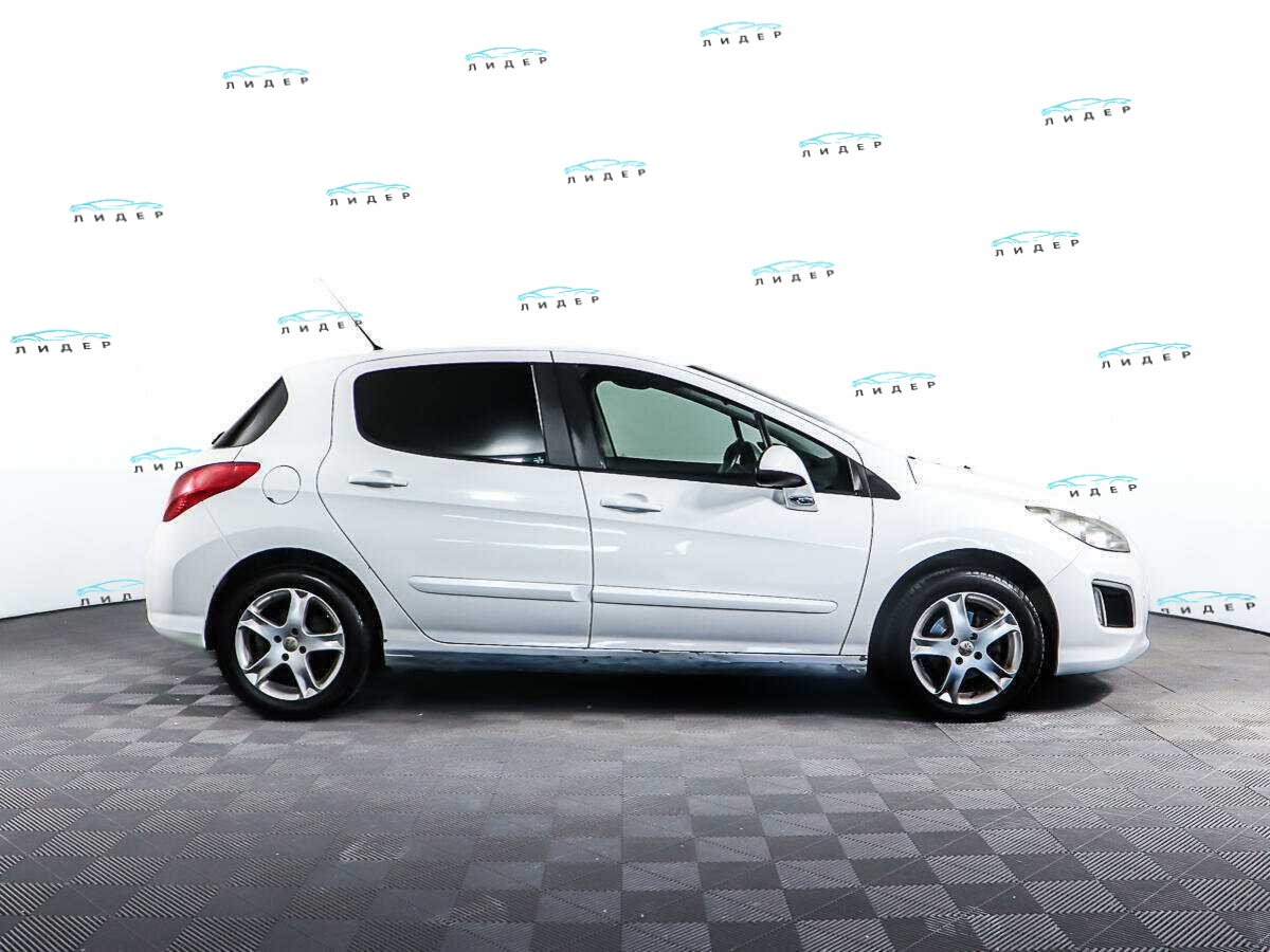 Б/У Пежо 308 2011 года. Фото: #3