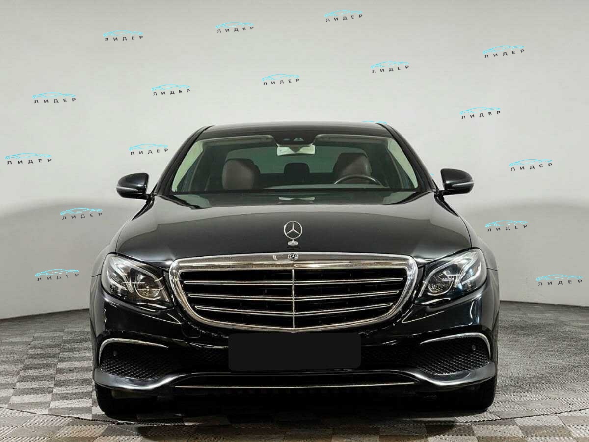 Б/У Мерседес-Бенц Е-Класс 2018 года. Фото: #1